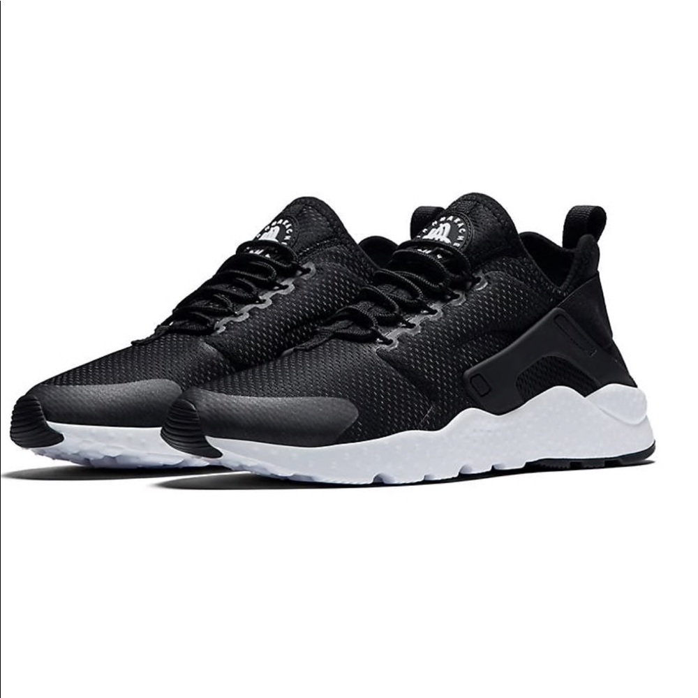 Nike Women Air Huarache Black/White